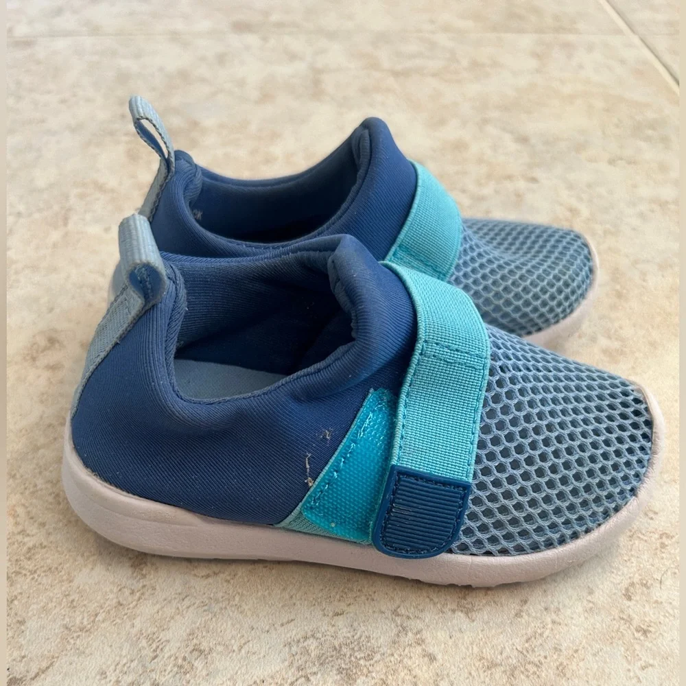 Cat & Jack Austen Toddler Water Shoes Beach Shoes, Navy Blue, Size 6T, 7T